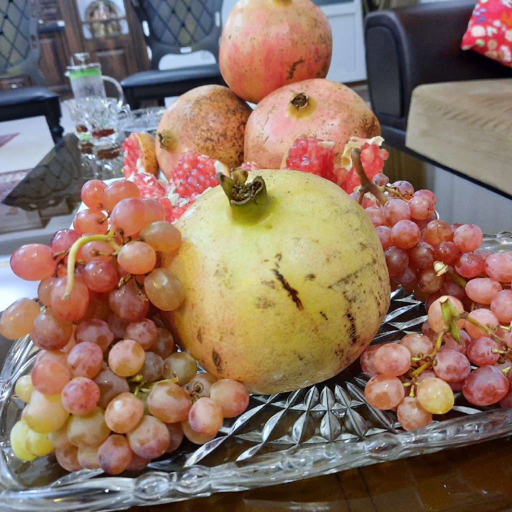 انار طارم (شاه اناری)دانه درشت آبدار و ملس (کیلویی)