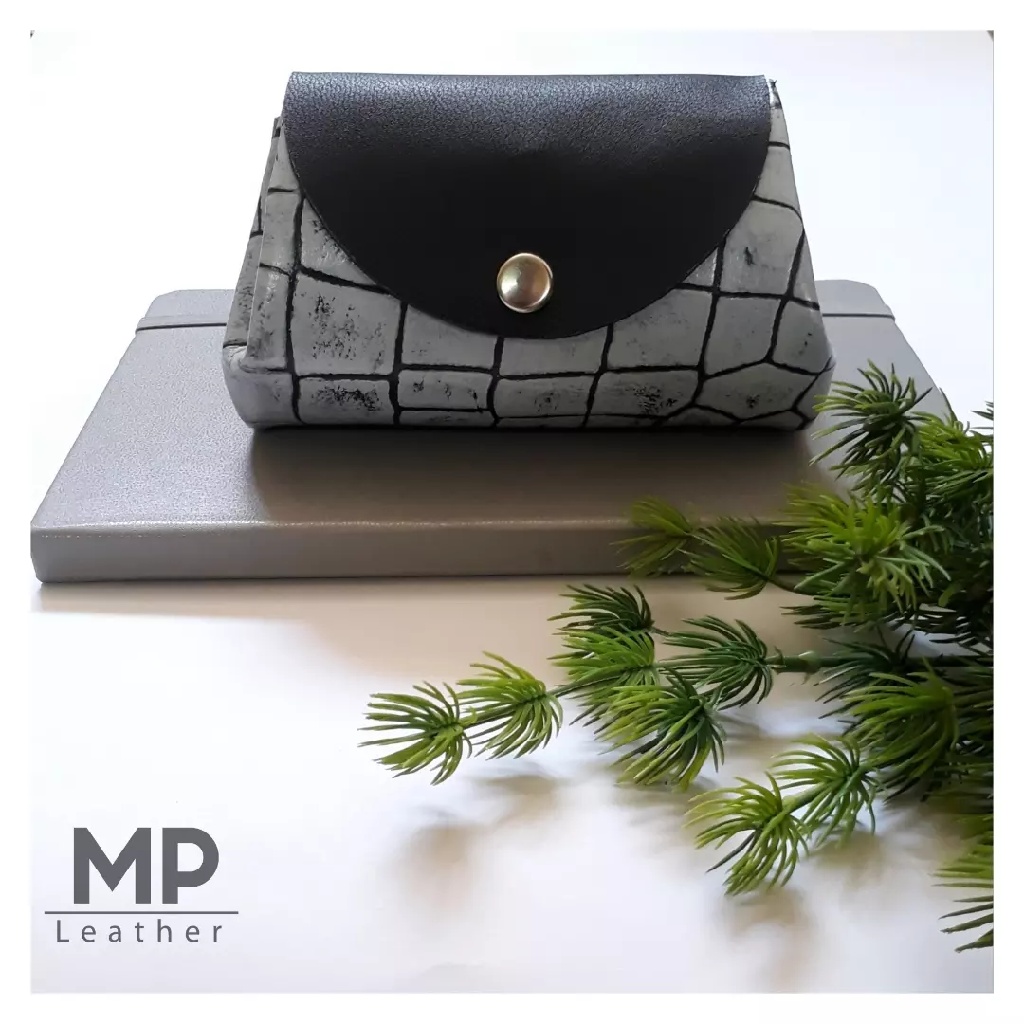 کیف دستی بقچه ای نقلی و تپل چرم بزی دستدوز